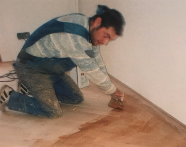 Anes-Houten-vloer-voegen-strakke-visgraat-vloer-oude-foto