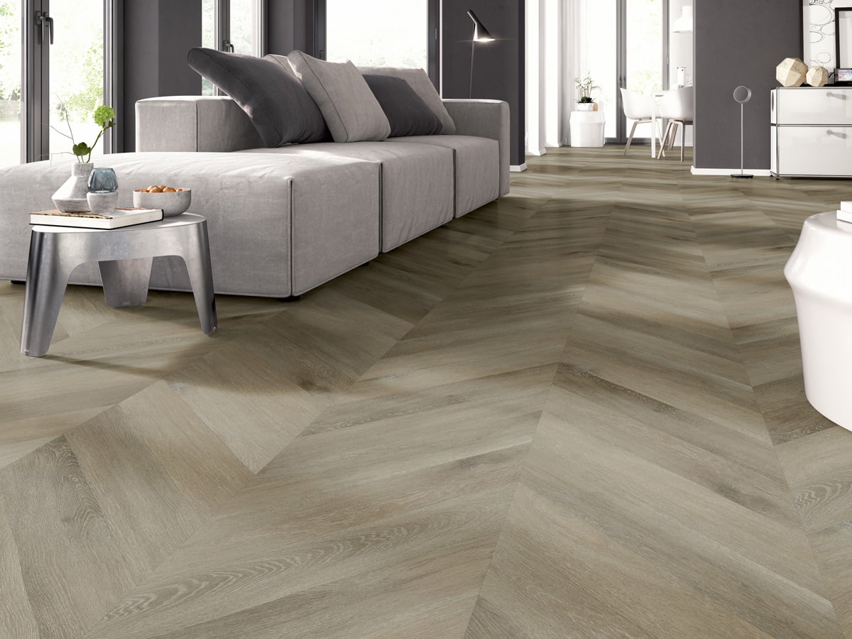 PVC-chevron-vloer-Hongaarse-punt-natuurlijke-look-woonkamer