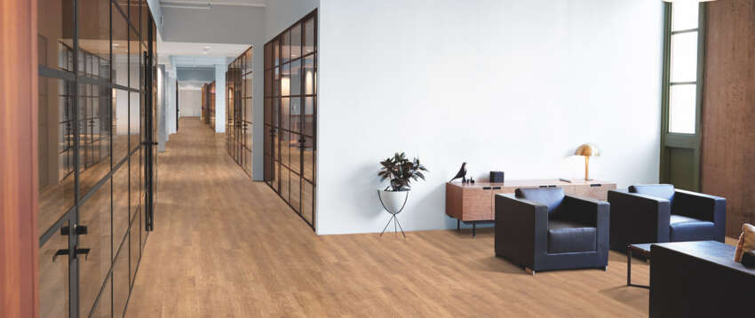 PVC-planken-vloer-stroken-lange-gang-project-vloer