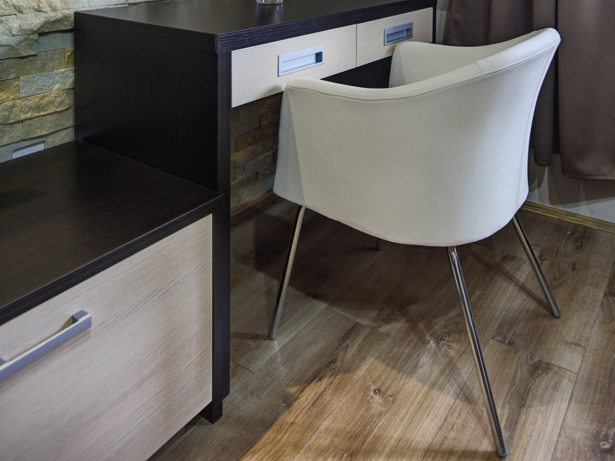 PVC-planken-vloer-studeerkamer-rustiek-eiken PVC-planken-vloer-studeerkamer-rustiek-eiken