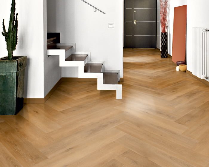 PVC-visgraat-vloer-natural-eiken-kleur-woonkamer PVC-visgraat-vloer-natural-eiken-kleur-woonkamer