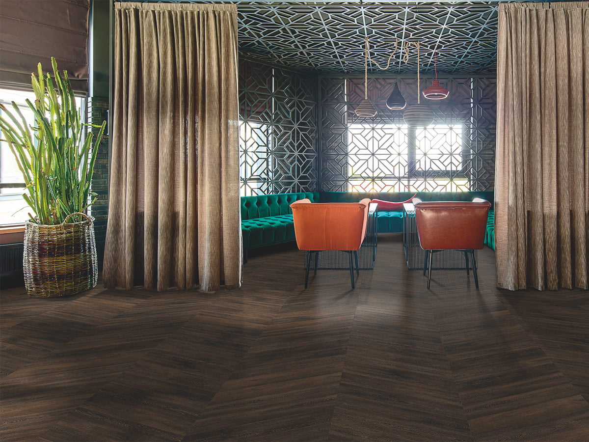 Sushi-restaurant-donkere-PVC-vloer-Hongaarse-punt