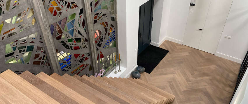 Eiken trap renovatie visgraat vloer